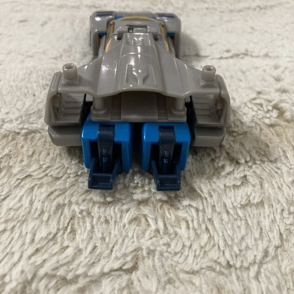 Hasbro Transformers Armada Blurr (No Accessories) &‎ a Posed Bumblebee